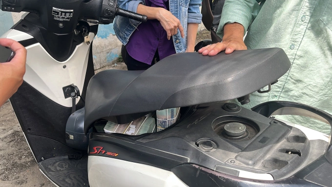 Ly kỳ vụ kiện ‘để 4,5 tỷ đồng trong cốp xe SH’ đi đặt cọc nhà