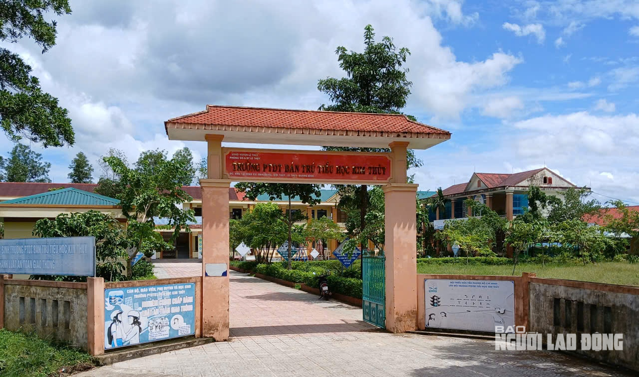 Phụ huynh “tẩy chay” nữ hiệu phó, gần 80 học sinh đồng loạt nghỉ học