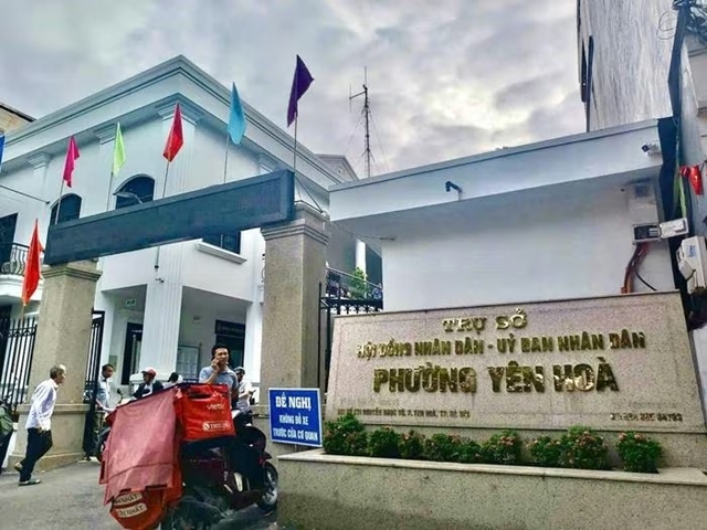 Cái kết cho cán bộ phường ở Hà Nội quát dân ‘bố láo, bố toét’ rồi giật điện thoại đòi vứt Cái kết cho cán bộ phường ở Hà Nội quát dân ‘bố láo, bố toét’ rồi giật điện thoại đòi vứt