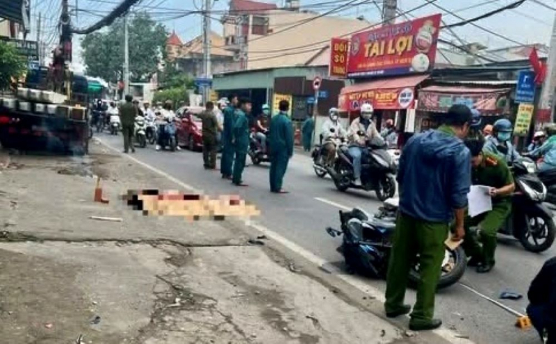 Xe cẩu lao qua làn đường ngược chiều tông người đi xe phân khối lớn Z1000 tử vong tại chỗ Xe cẩu lao qua làn đường ngược chiều tông người đi xe phân khối lớn Z1000 tử vong tại chỗ