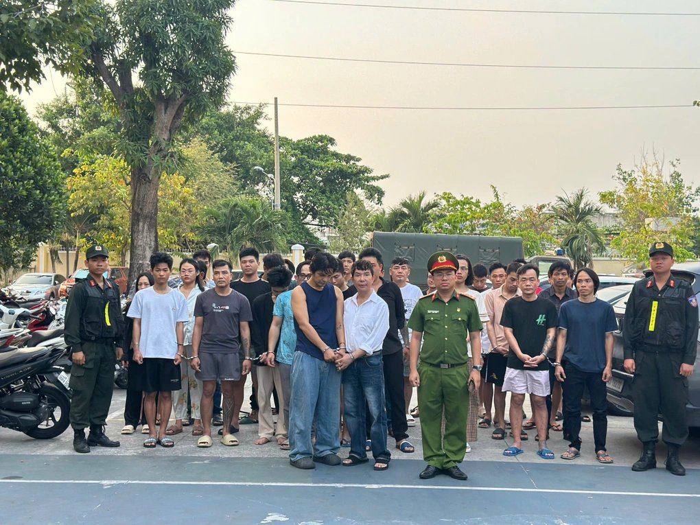 20-1779259648-clip-loi-khai-cua-ca-si-long-nhat-su-dung-ma-tuy-khi-nao-voi-ai