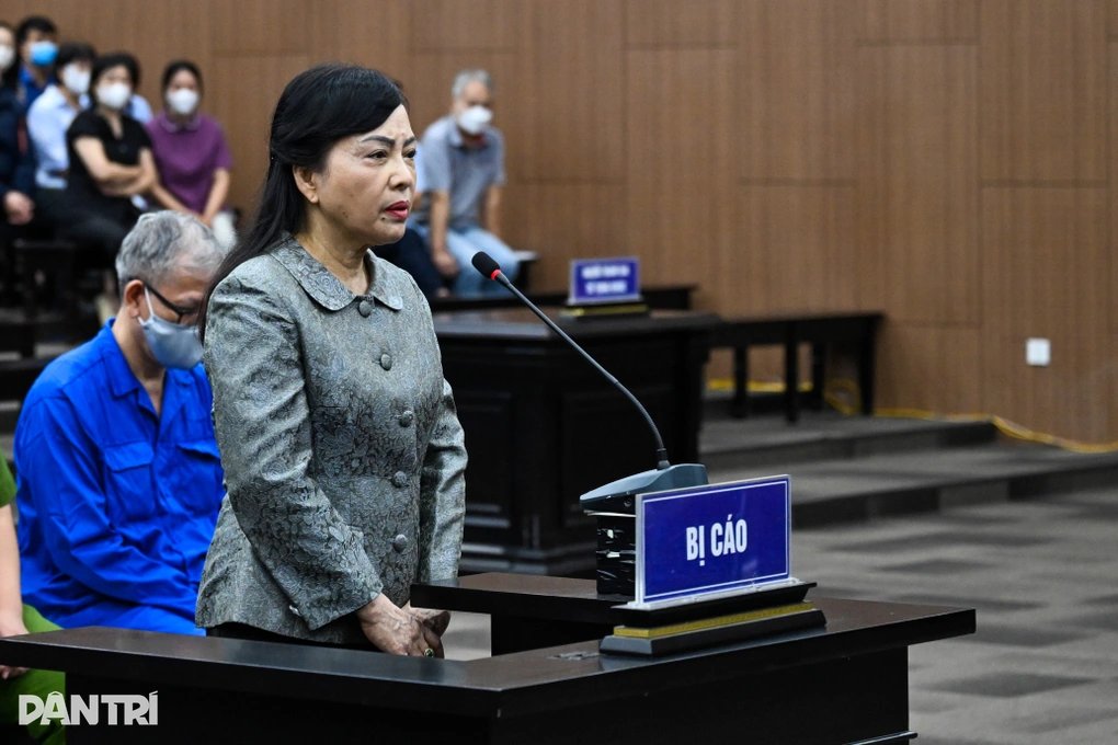 Cựu Bộ trưởng Nguyễn Thị Kim Tiến: “Về nhà mới biết trong túi có 2 tỷ đồng”