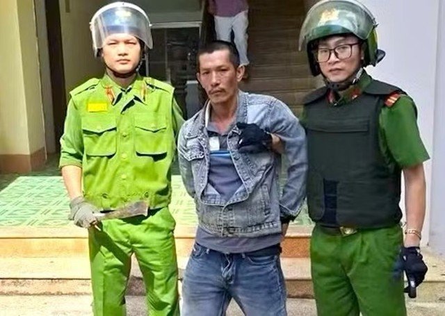 Thông tin bất ngờ về người bố cầm dao đến trường tìm giáo viên vì nghi con bị “dìm” điểm