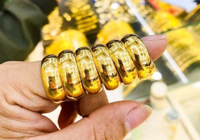 Giá vàng trong nước đang giảm mạnh. Ảnh minh họa