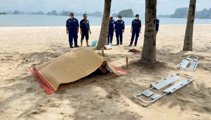 Dông lốc thổi lật thuyền trên Vịnh Hạ Long, hai vợ chồng thiệt mạng