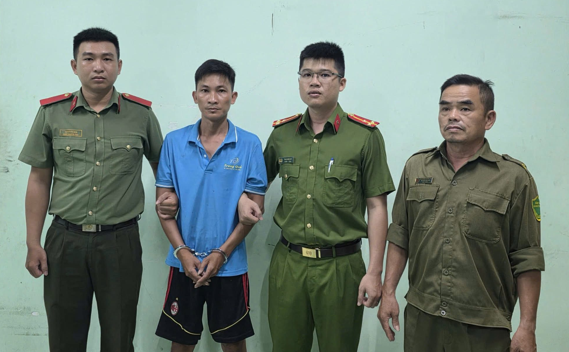 Ra lệnh bắt khẩn cấp cha dượng Bùi Trung Quốc:  - Ảnh 1.