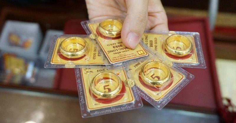 Giá vàng hôm nay 6/5: SJC và vàng nhẫn "hồi mã thương", bạc cực kỳ "hưng phấn" - Ảnh 1.