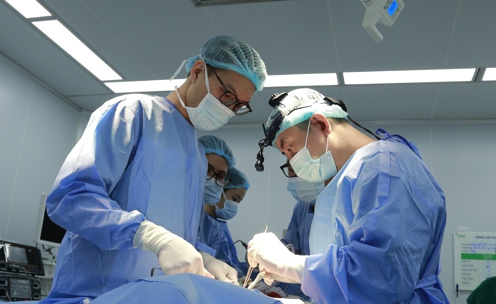 Người đàn ông bị em họ cắn đứt môi - Ảnh 2.