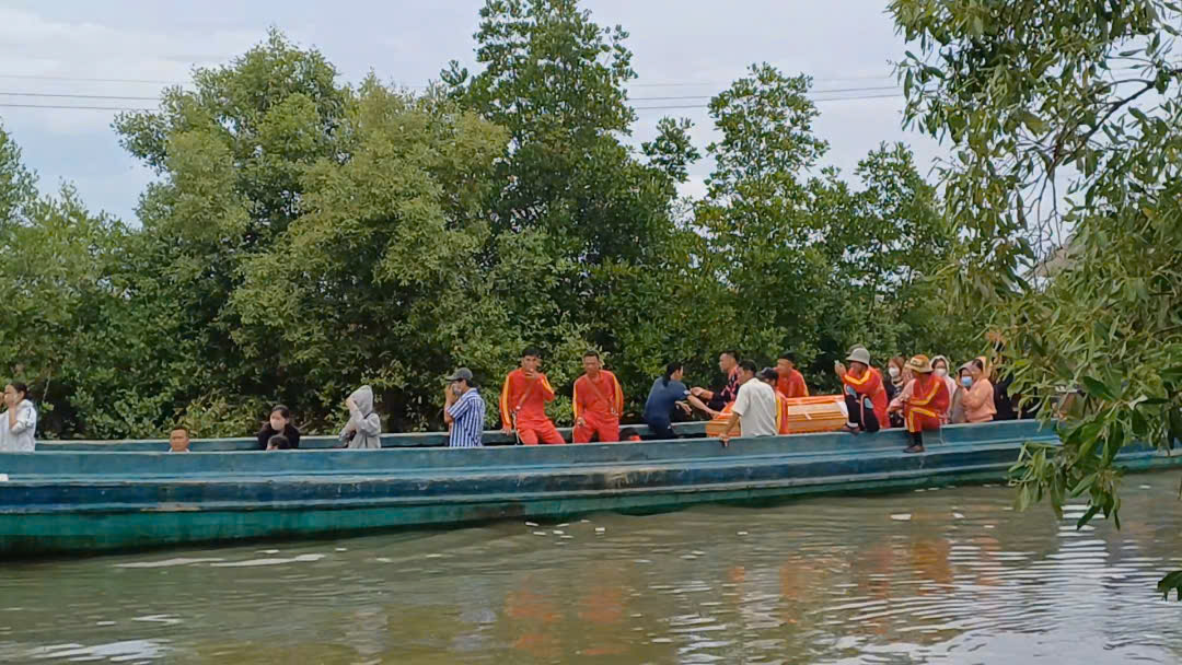 Nghẹn ngào giây phút tiễn đưa 2 nạn nhân trong vụ thảm án ở Tây Ninh - Ảnh 7.
