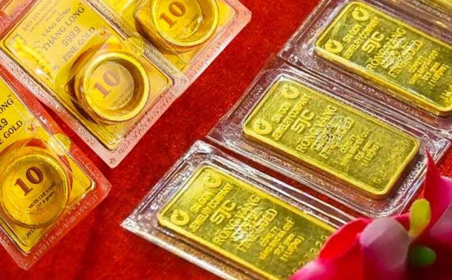Giá vàng hôm nay 17/5: Lao dốc một tuần, người mua vàng SJC, nhẫn 9999 bán ra mất 7 triệu/lượng, chênh lệch kỷ lục