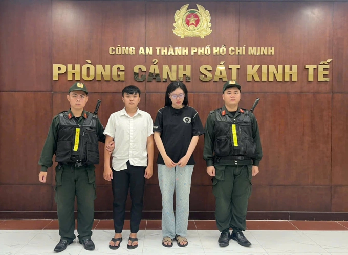 Vợ chồng chủ cửa hàng bị bắt vì bán ‘hàng hiệu’ giả