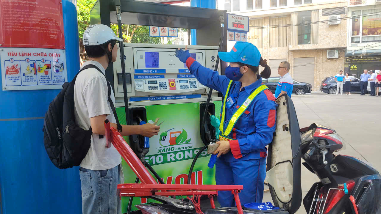 Bộ Công Thương có chỉ đạo sát ngày xăng E10 bán trên toàn quốc
