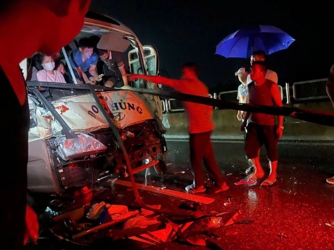 Tai nạn liên hoàn trên cao tốc Tuyên Quang – Phú Thọ, nhiều nạn nhân được đưa đi cấp cứu