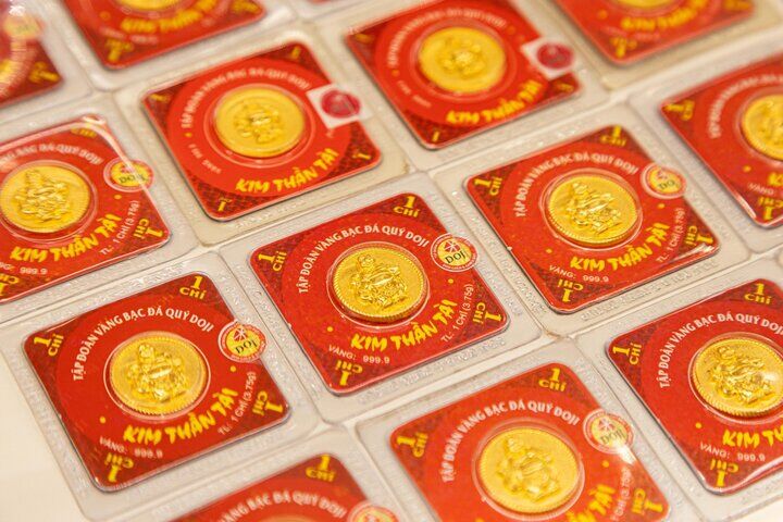 Giá vàng hôm nay 19/6: Tiếp tục lao dốc không phanh