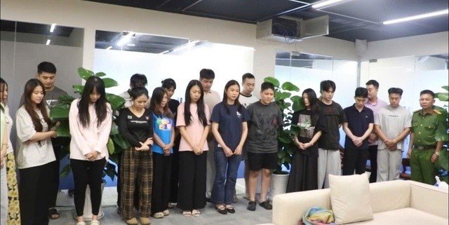 Nữ quái Kim Anh lừa cụ bà ký 74 hợp đồng kỳ nghỉ trị giá gần 20 tỷ đồng bật khóc khai gì với công an?