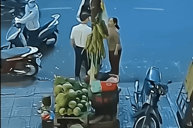 Người phụ nữ bị xô ngã bất tỉnh sau tranh cãi chuyện đỗ xe, công an vào cuộc xác minh