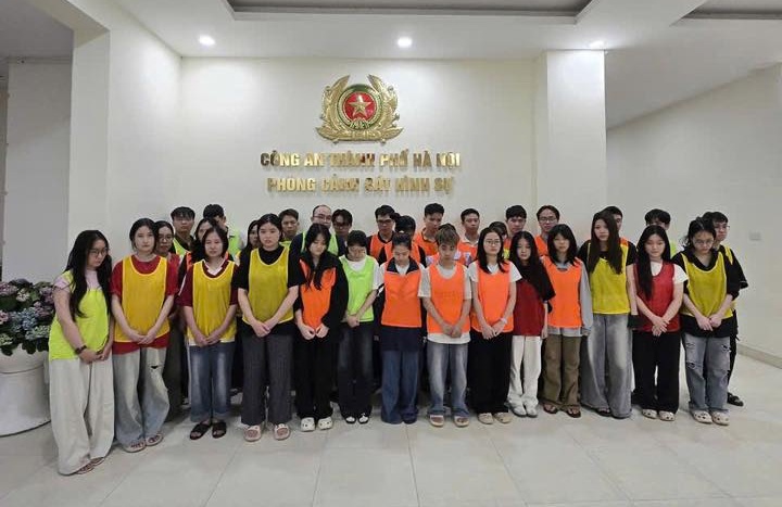 Khám xét nhiều địa điểm trong chuyên án 'khủng', bắt Giám đốc Phạm Ngọc Mạnh và 17 quản lý, nhân viên - Ảnh 2.