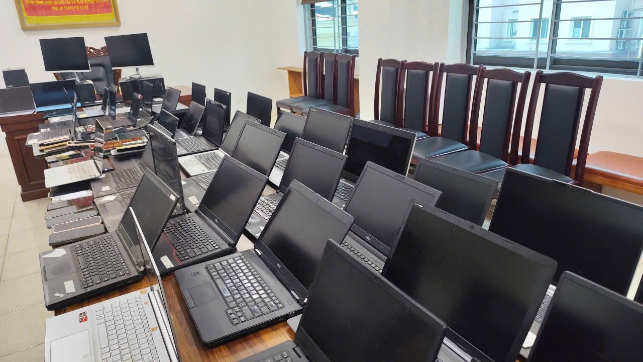 Khám xét nhiều địa điểm trong chuyên án 'khủng', bắt Giám đốc Phạm Ngọc Mạnh và 17 quản lý, nhân viên - Ảnh 3.