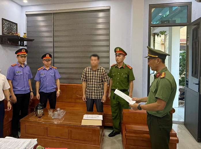 Hiệu trưởng Trường Tiểu học số 2 Quảng Phúc bị bắt tạm giam vì nghi vấn sai phạm - Ảnh 1.