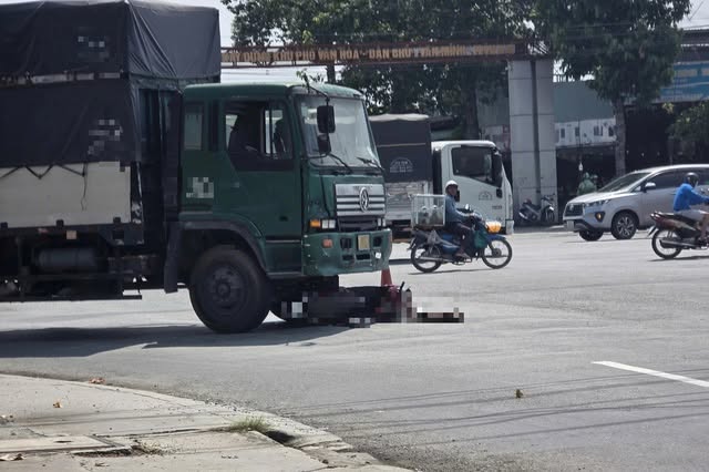 Hiện trường vụ thai phụ bị xe tải cán tử vong ở TP.HCM: Nạn nhân vừa nghỉ làm, chuẩn bị về quê sinh con