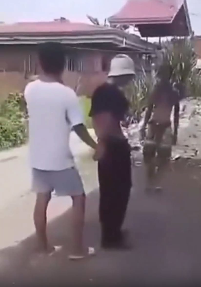 Hiện trường kinh hoàng vụ xả súng tại trường học ở Philippines khiến 10 học sinh thương vong; nghi phạm mới 14 và 15 tuổi- Ảnh 6. Hiện trường kinh hoàng vụ xả súng tại trường học ở Philippines khiến 10 học sinh thương vong; nghi phạm mới 14 và 15 tuổi- Ảnh 6.