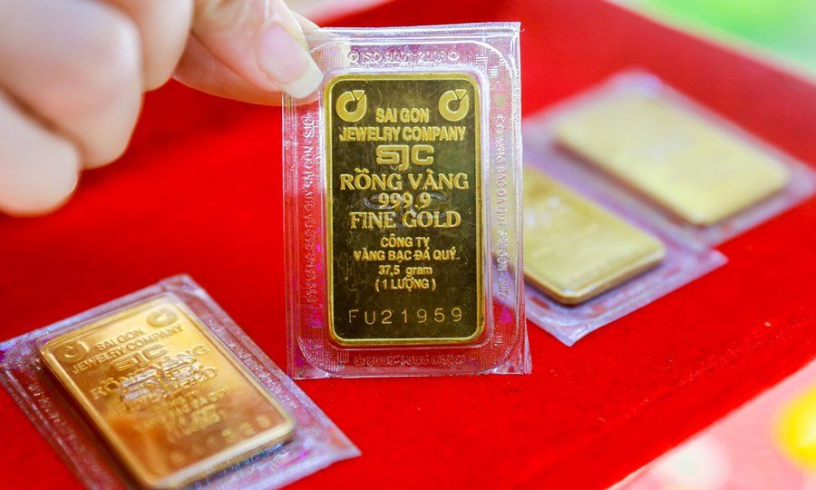 Người mua vàng lúc 18 triệu đồng/ chỉ nên làm gì? - Ảnh 2.