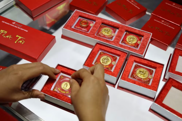Giá vàng hôm nay (tối 14/6): Vàng SJC, nhẫn 9999 chốt tuần ảm đạm, dự báo giá tuần tới còn tăng?