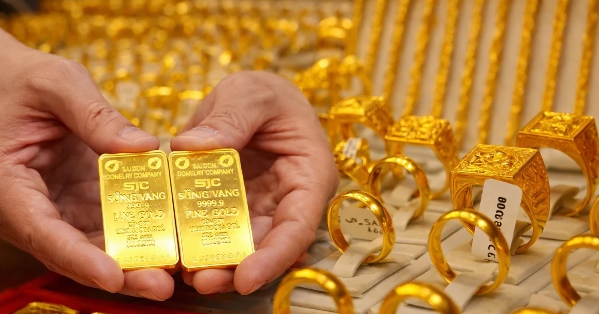 Giá vàng thế giới tăng vọt