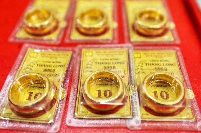 Bảng giá vàng hôm nay trưa 25/6: Vàng SJC nhẫn trơn 9999 giảm ‘kịch kim’, chuyên gia cảnh báo ‘đừng vội bắt đáy’!