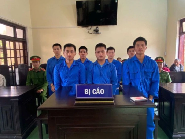 Quảng Ngãi: 7 thanh niên lĩnh hơn 50 năm tù vì sử dụng ma túy