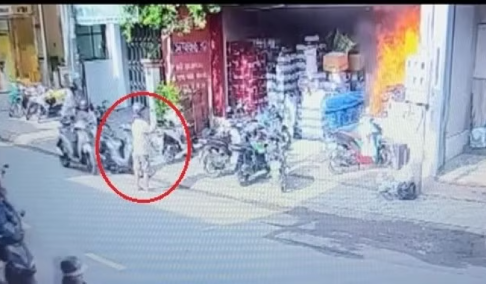 Con trai khai động cơ đốt nhà khiến người cha 82 tuổi tử vong ở Vĩnh Long - Ảnh 4.
