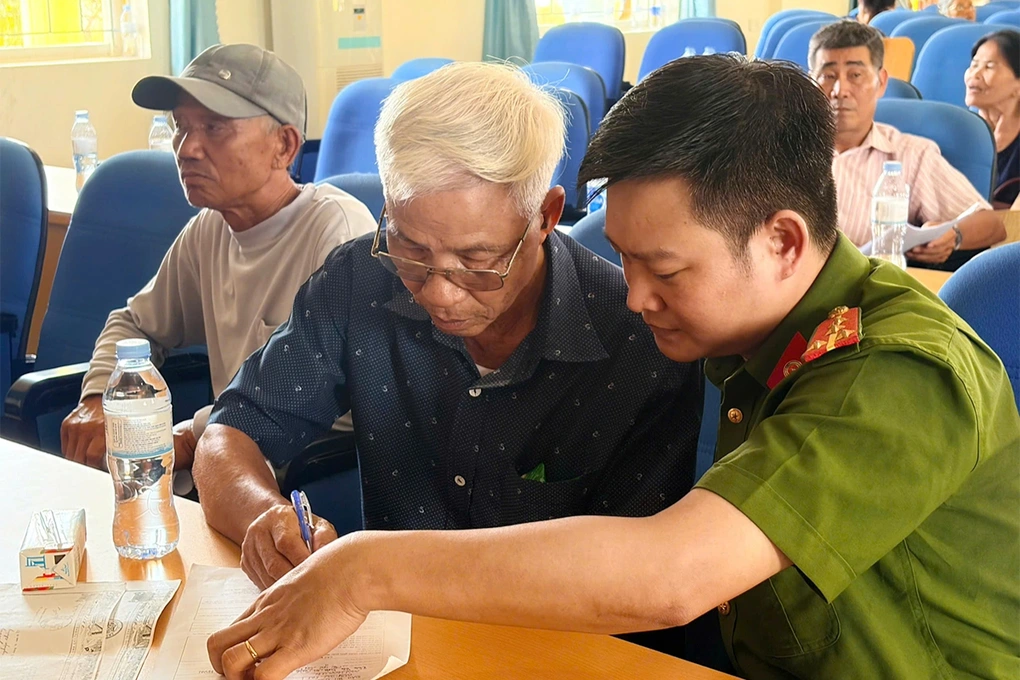 Ông lão 75 tuổi đạp xe gần 800km đi xét nghiệm ADN tìm 2 anh trai liệt sỹ