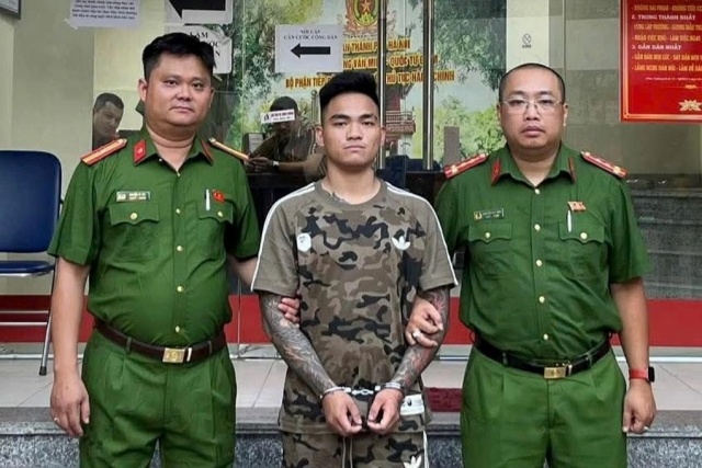 Lời khai đối tượng dùng điếu cày đánh bạn trai của người yêu cũ ở Hà Nội, hé lộ nguồn cơn sự việc
