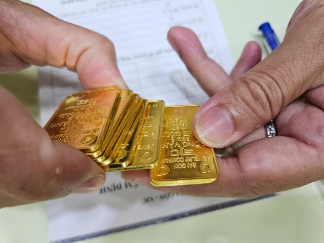 Giá vàng hôm nay 2/6 ‘thủng đáy’, vàng SJC, vàng nhẫn giảm sâu nhất nhiều tháng, nên mua ngay hay chờ thêm?