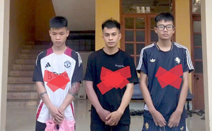 Tạm giữ 3 thanh niên mang hung khí Gây rối trật tự tại Hải Phòng - Ảnh 1. Tạm giữ 3 thanh niên mang hung khí Gây rối trật tự tại Hải Phòng - Ảnh 1.