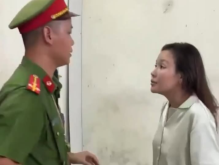Người phụ nữ ‘cắn, tát công an’ bị bắt