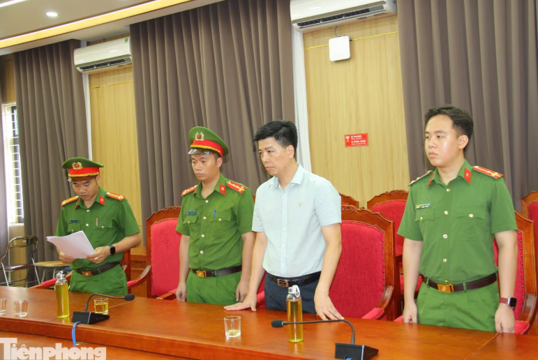 Ra lệnh bắt tạm giam Phó Chủ tịch xã Đào Minh Khánh SN 1976