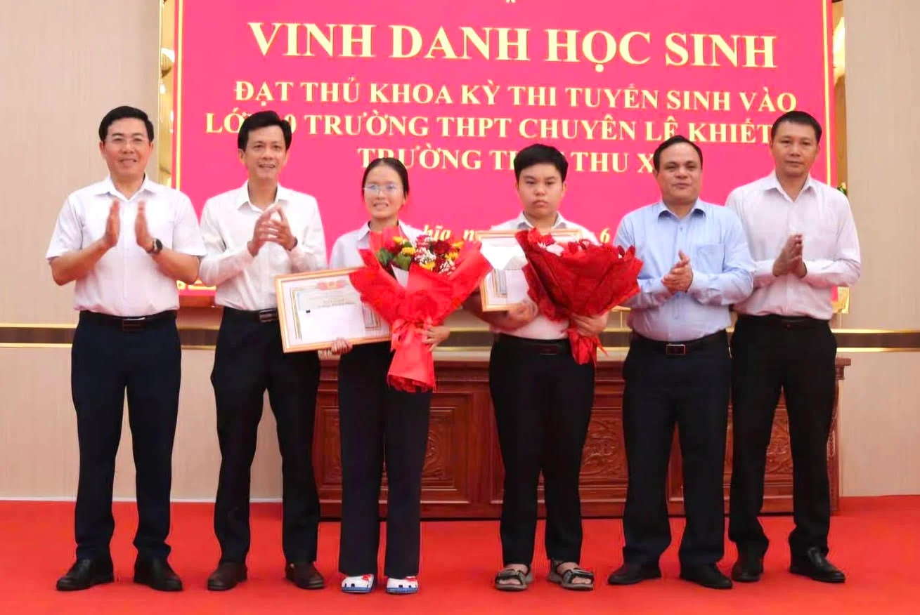 Thủ khoa kép kỳ thi vào lớp 10 của trường nổi tiếng nhất Quảng Ngãi được vinh danh