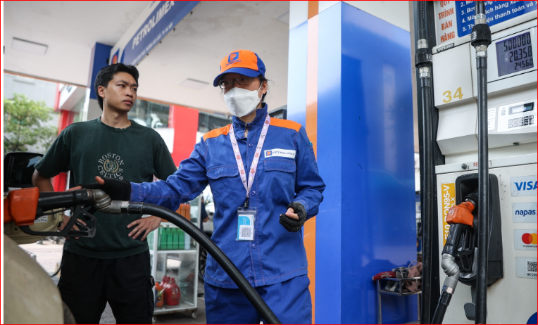 Giá xăng dầu tiếp tục giảm, có loại giảm hơn 1.000 đồng/lít