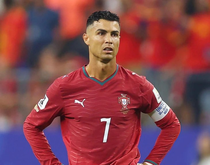 09-1783596022-ronaldo-vua-xach-vali-ve-nuoc-gia-ve-world-cup-2026-lap-tuc-boc-hoi-gan-60