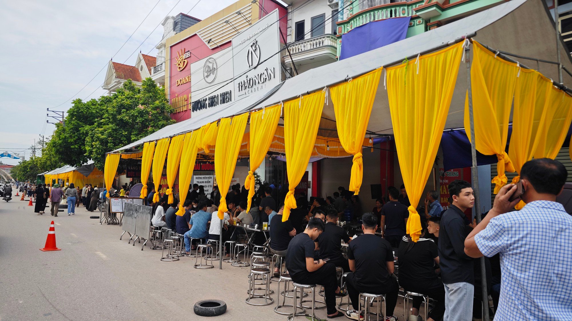 Đau xót 4 đám tang gần nhau trên một con phố ở Thái Nguyên sau vụ tai nạn xe khách