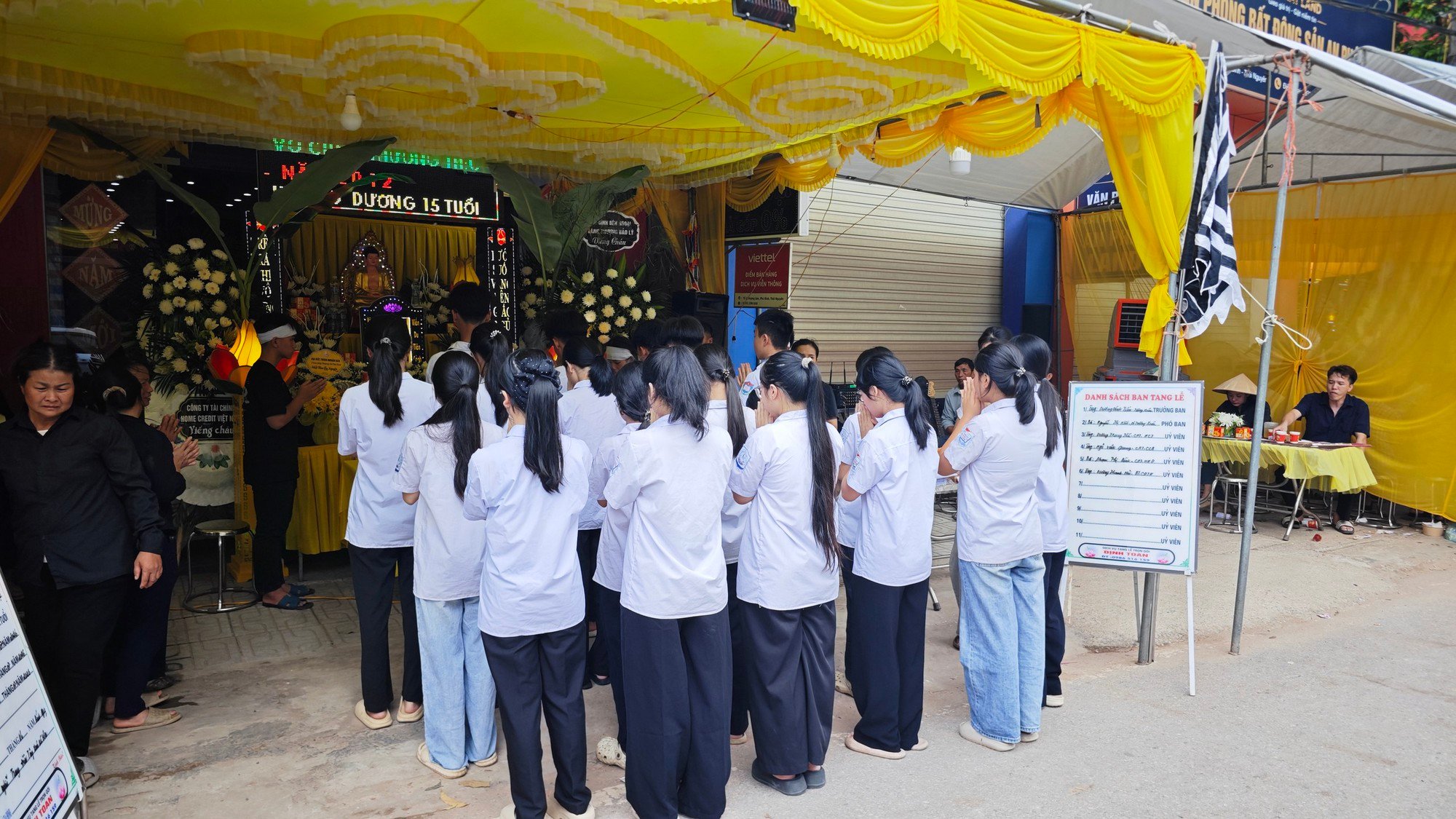 Xót xa 4 đám tang trên một con phố ở Thái Nguyên sau vụ tai nạn xe khách: