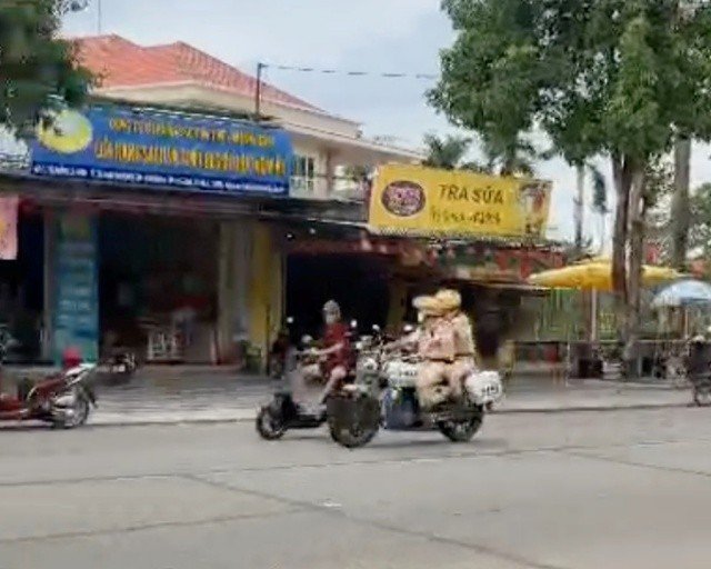 Xuất hiện video mới vụ tố CSGT truy đuổi, đánh thiếu niên, 2 cán bộ bị triệu tập