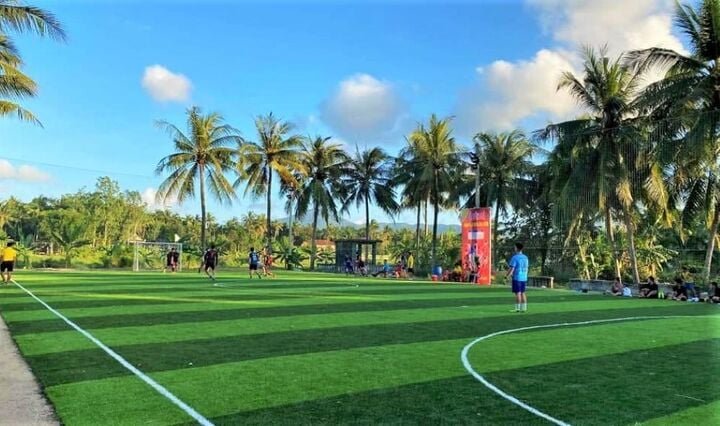 Trụ điện gãy đổ tại sân bóng mini, một học sinh lớp 5 tử vong thương tâm