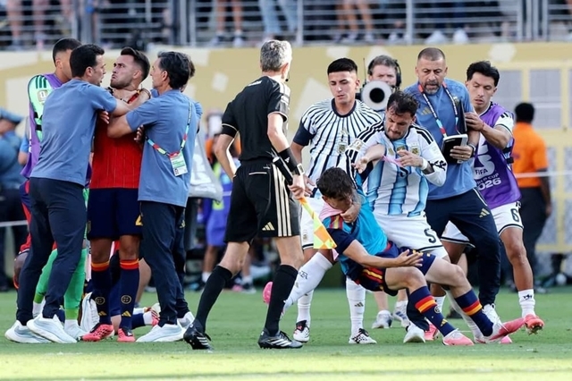 Messi và Argentina bẽ bàng nhận thêm tin buồn sau trận thua toàn diện trước Tây Ban Nha