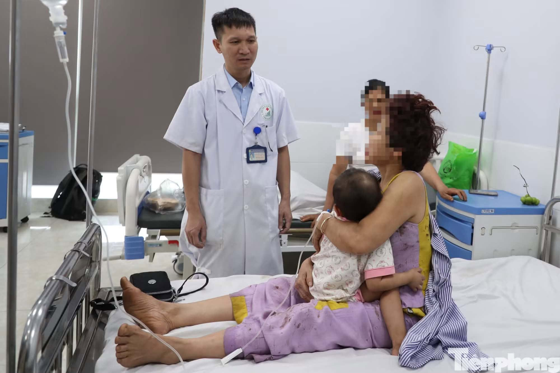 Vụ lật xe khách 4 người tử vong ở Hà Nội: Đang đi du lịch nhưng quyết định về sớm thì hàng xóm có tang
