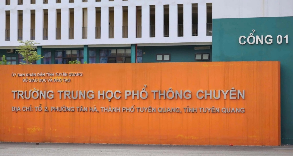 Diễn biến nóng vụ gian lận thi cử ở Chuyên Tuyên Quang, lý do hiệu trưởng và 7 bị can mới bị khởi tố