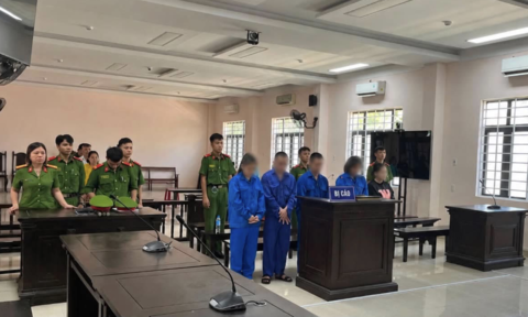 Quảng Ngãi: Mua 300.000 đồng ma tuý về mở tiệc ‘rửa xe’, 5 bị cáo nhận tổng cộng 40 năm tù