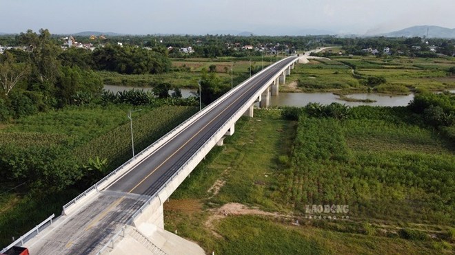 Quảng Ngãi đưa vào sử dụng cầu 150 tỉ đồng bắc qua sông Trà Bồng