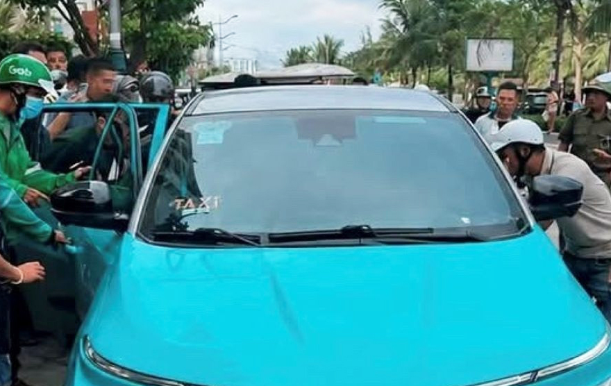 Danh tính tài xế taxi gục trong xe tử vong trong lúc đang đợi khách ở Sầm Sơn